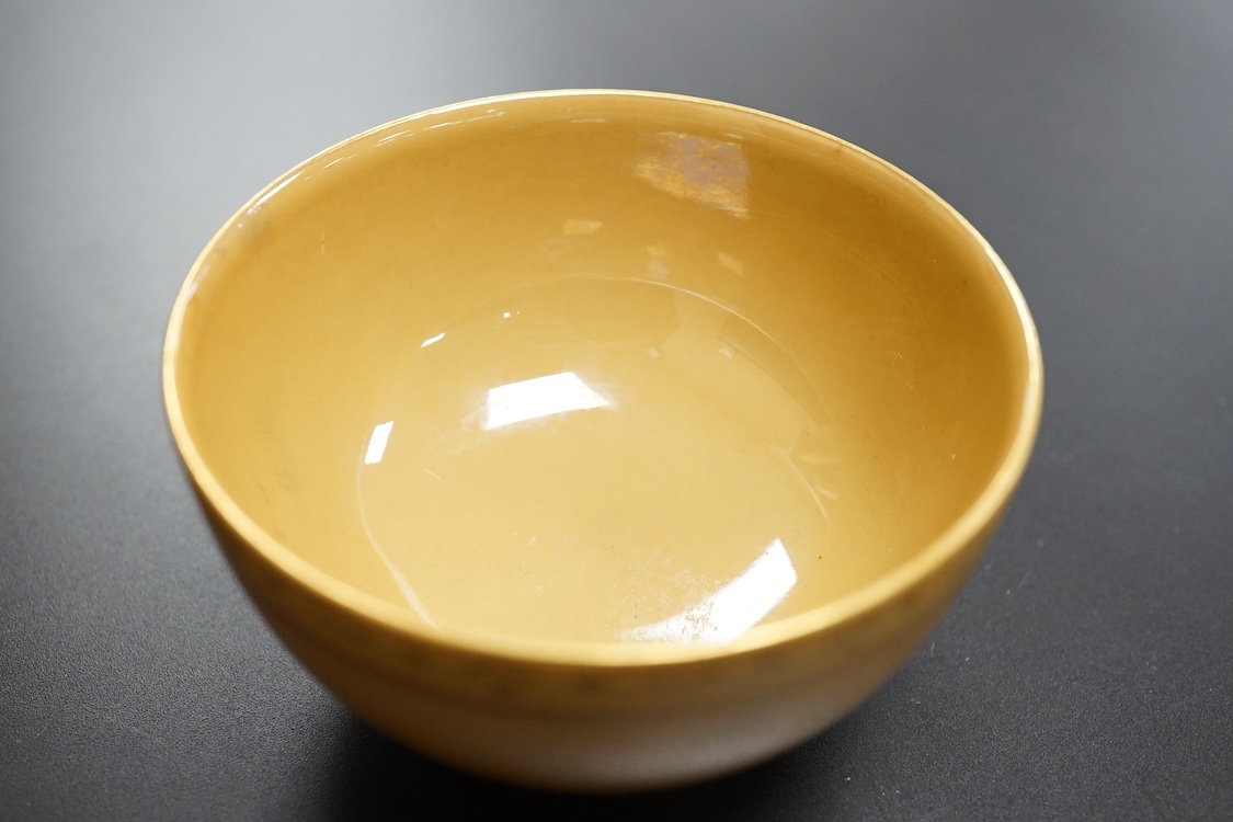 A Chinese teabowl with gilt decoration, 7cm in diameter